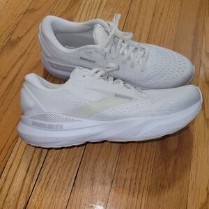 Women's Brooks Adrenaline GTS 24, White/Oyster/Alloy, 9 B Medium US Shoes Run